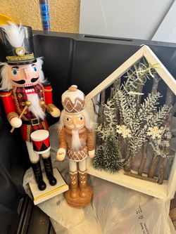 Christmas Decor & Nutcrackers