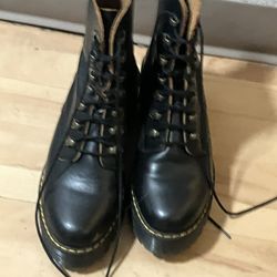 Dr Marten Leona boots
