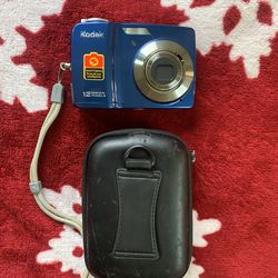 Kodak EasyShare C182 12MP Digital Camera 3X Optical Zoom Blue w/ Case