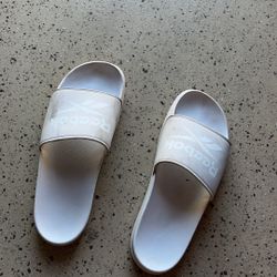 $15 Reebok Slides Size 11