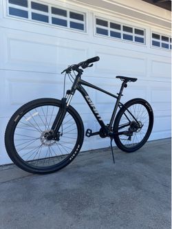 Giant Talon 4 Mountain Bike – Size Large (29er)