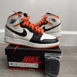 Jordan 1 Electro Orange 