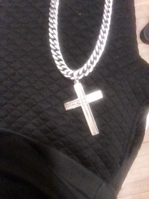 Cuban Chain With A Two Tone gold / Silver Cross (Pendant)