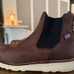 Men 9.5 EE Wide Danner Men's Bull Run Chelsea 6" Work Boots Color: Brown leather