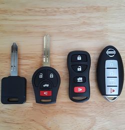 Llaves con chip y controles los precios  son dependiendo el año y modelo del carro o si necesita llave extra o la perdio 
pregunte sin compromiso