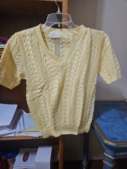 British Vogue Yellow S/S  V-Neck Knit Sweater Top Medium Vintage