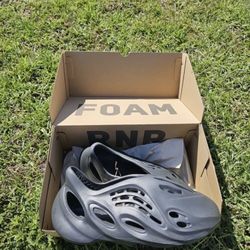 Adidas Yeezy Foam Runner Onyx Size 7 / 11