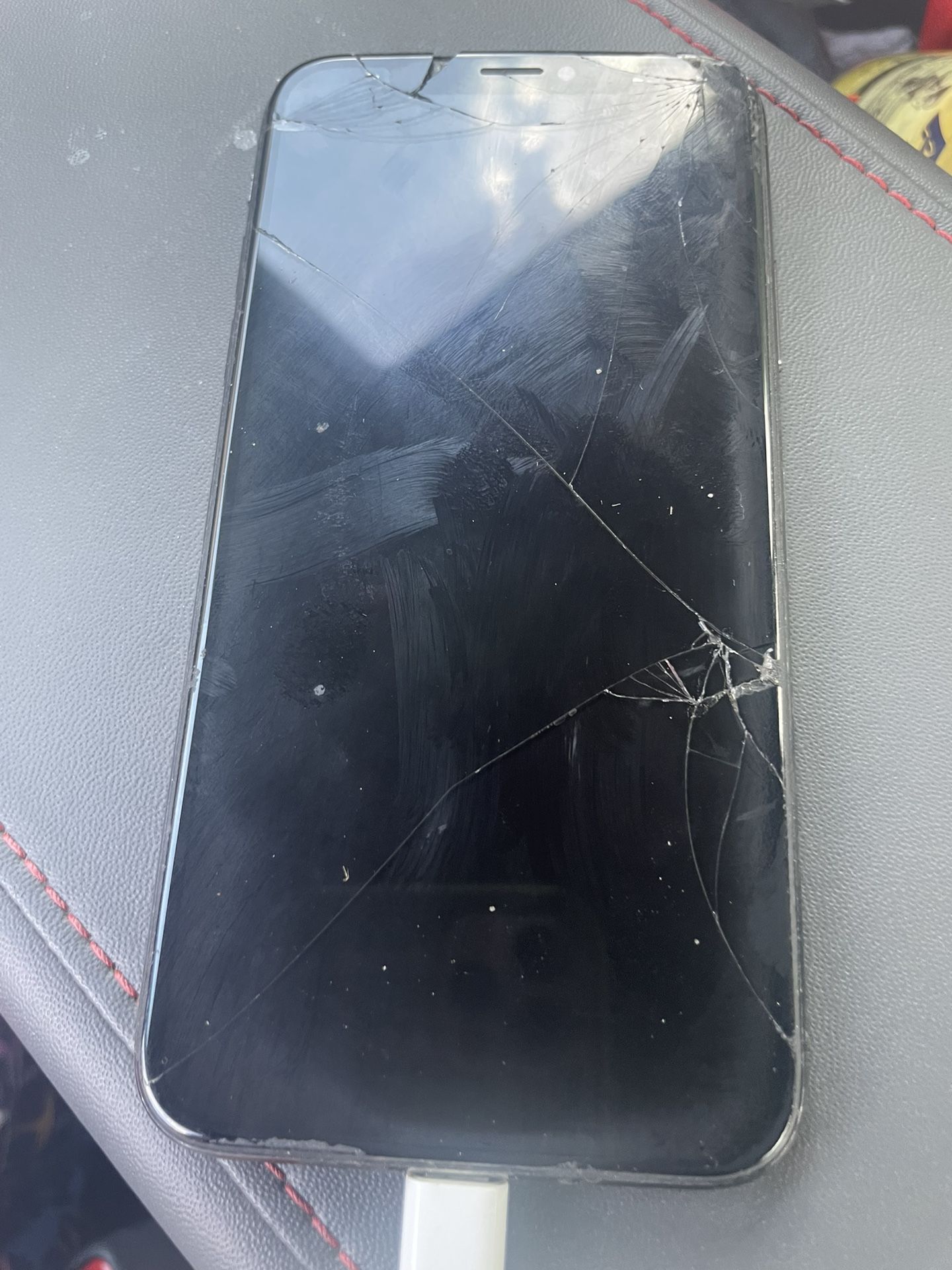 Unlocked iPhone X 64GB (Cracked screen) 