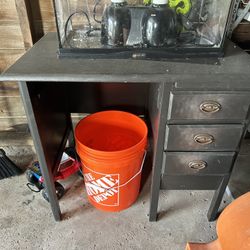 Black Desk