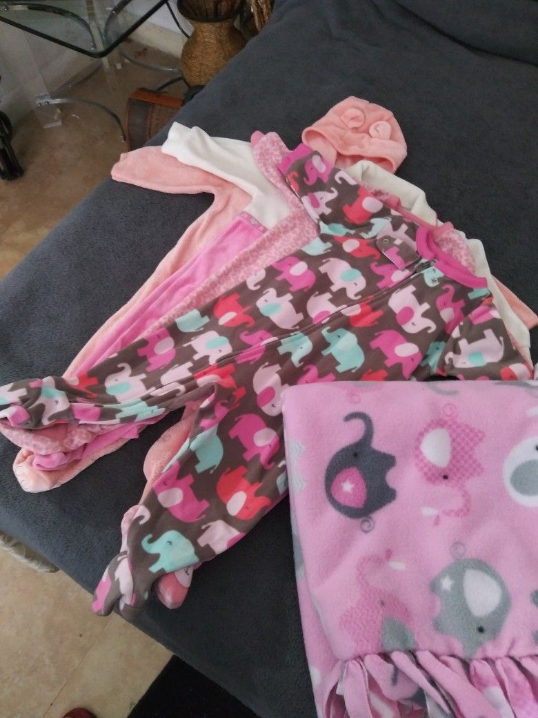4 Cozy And Comfortable Baby Onesies And 1 Comfortable Blanket