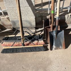 Palas Y Cepillos $4 Cada Uno
