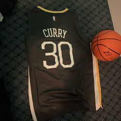Jersey Fanatics/Curry