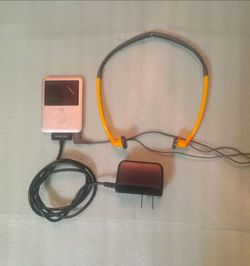 Apple iPad ( 4GB )