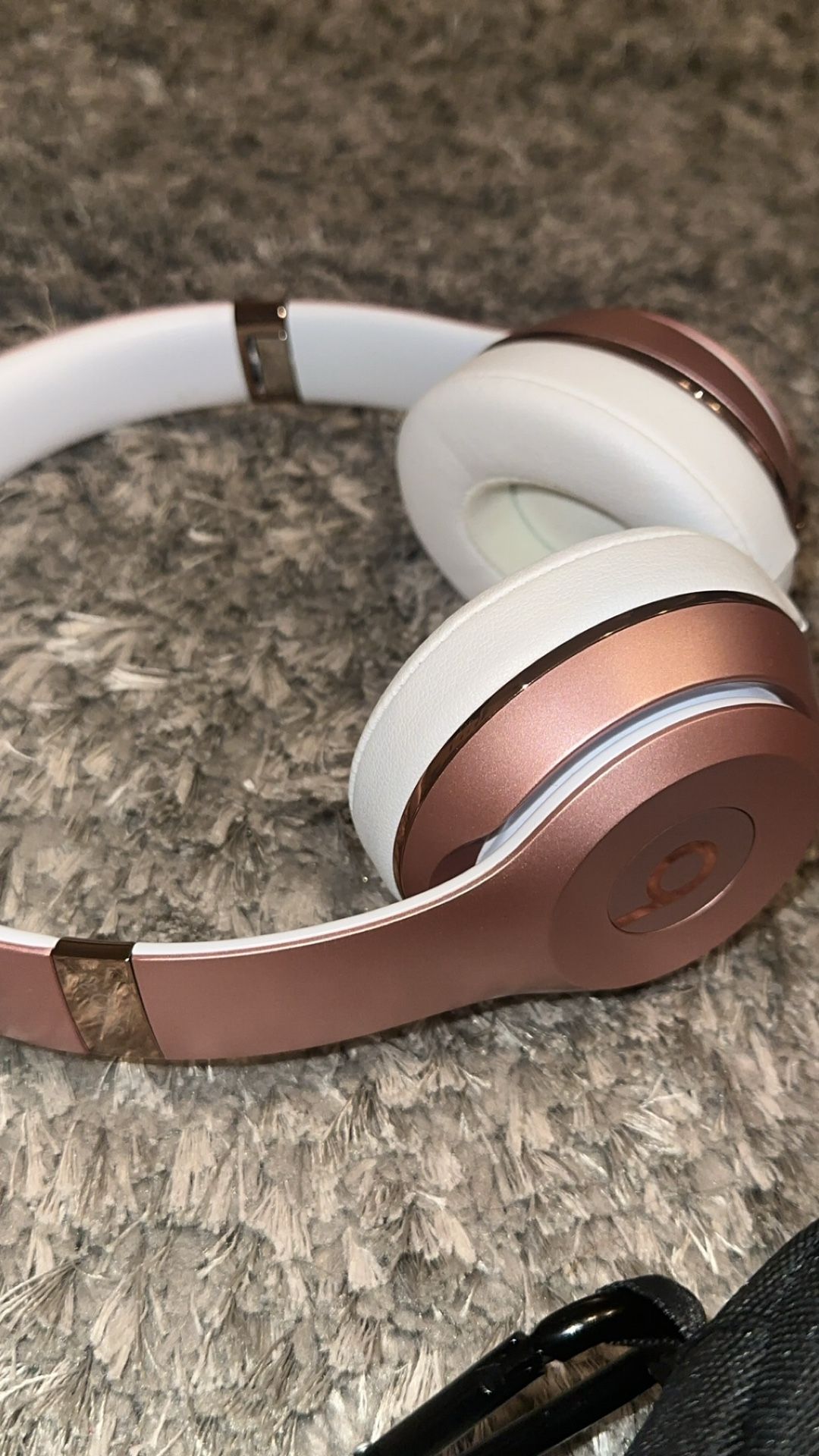 Beats Solo 3  (rose Gold)