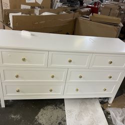 Brand new and already assembled   Dezmand Porter 7 Drawer Dresser, Modern Dresser With Gold Handles $199  Warehouse Clearance Sale   🔥First Come, Fir