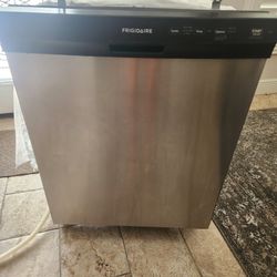 FRIDGIDAIRE Dishwasher 