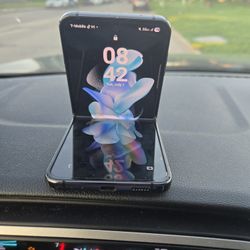 Samsung Galaxy Z Flip 4