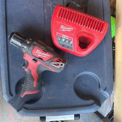 Milwaukee M12 Drill 