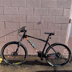 Giant SR Santos XL Bicycle