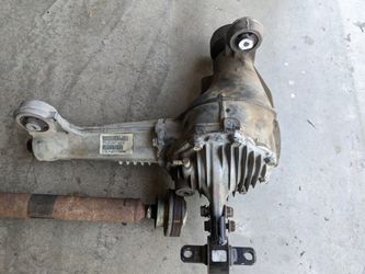 2008 Jeep Grand Cherokee 4x4 Drive Shaft & Front Differential.