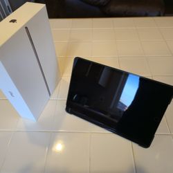 Apple iPad - 64GB Wi-Fi+Cell - Mint Condition with Case - iOS 26.2.1