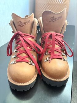 Size 11 EE, Danner Mountain Light Cascade Clovis Boots