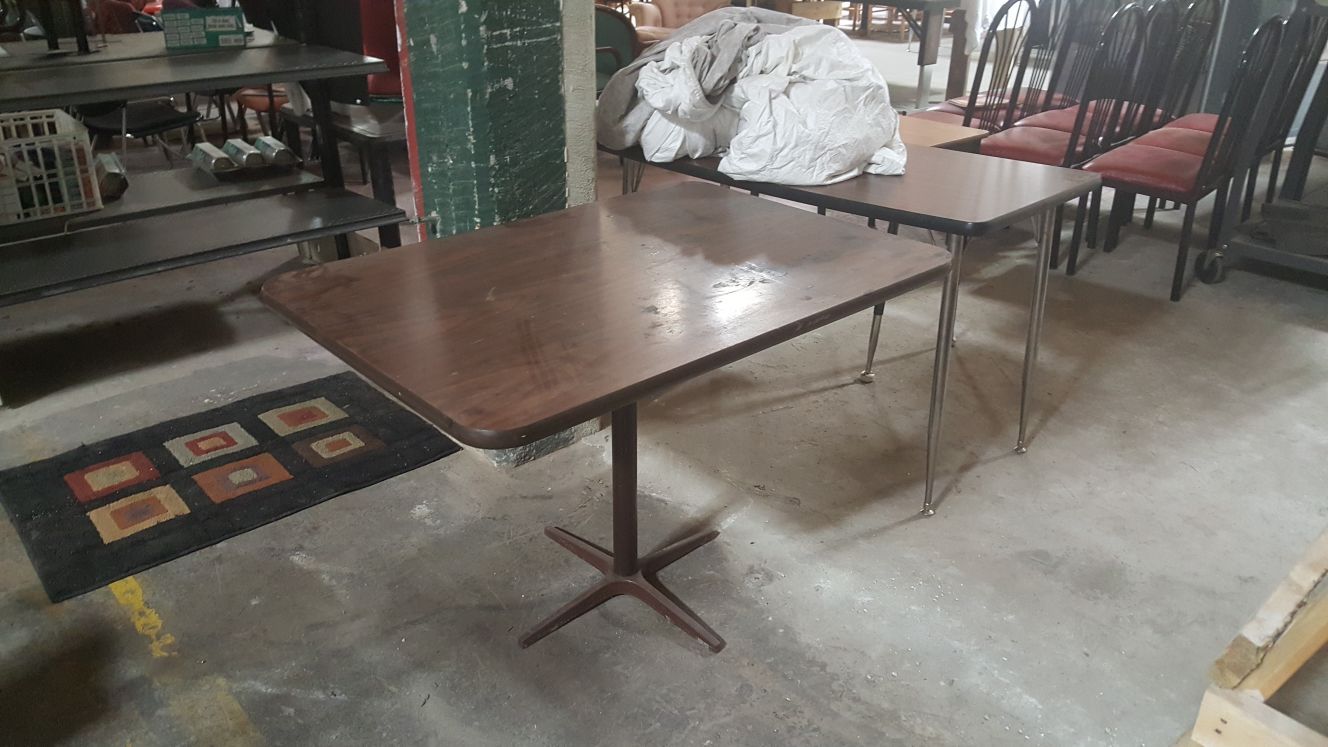 Restaurant Table w / metal base