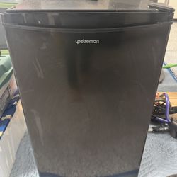 Upstreman Mini Refrigerator