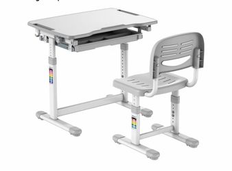 Kids adjustable desk 📍$80