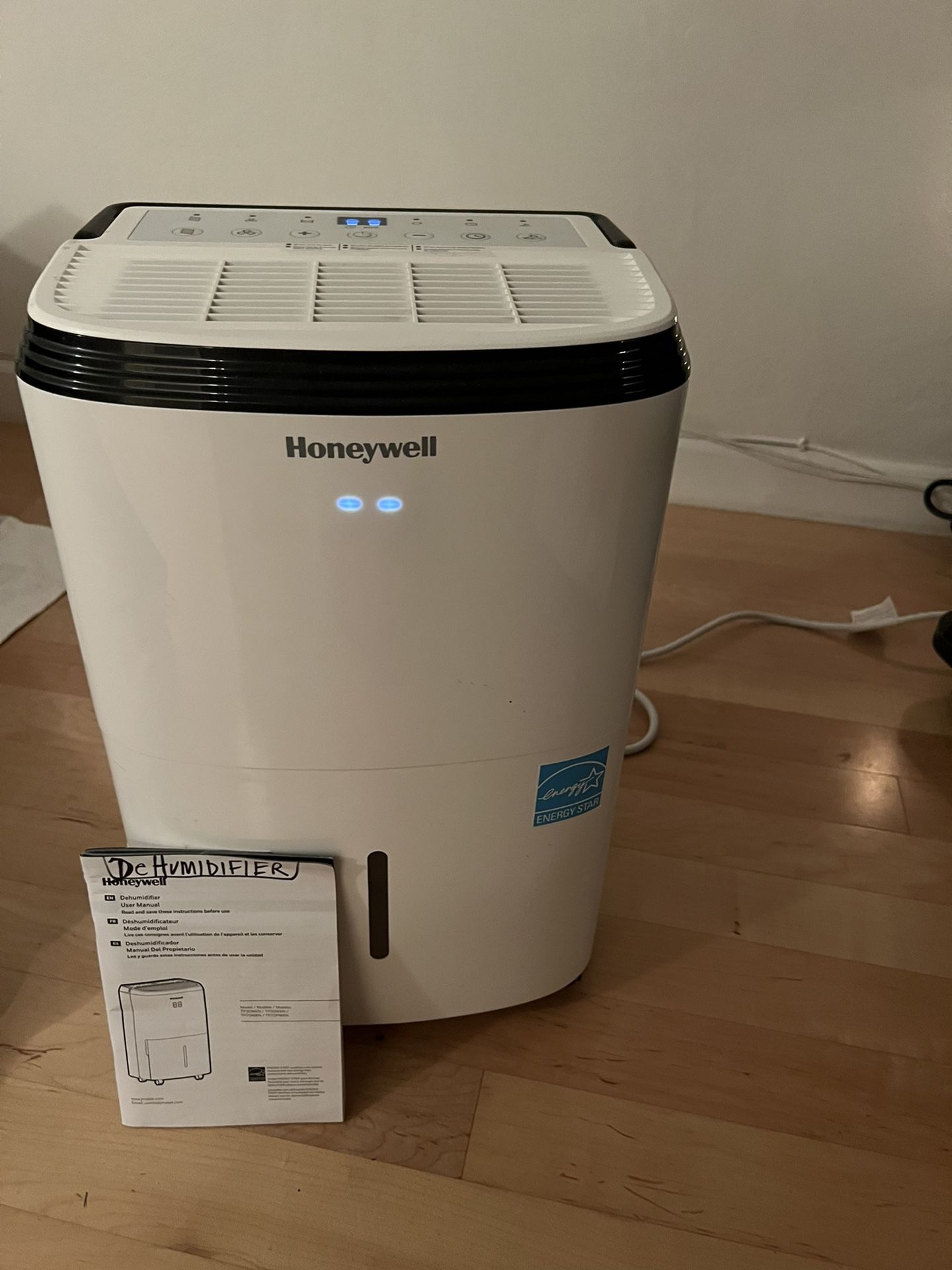 LIKE NEW HONEYWELL DEHUMIDIFIER TP30WKN