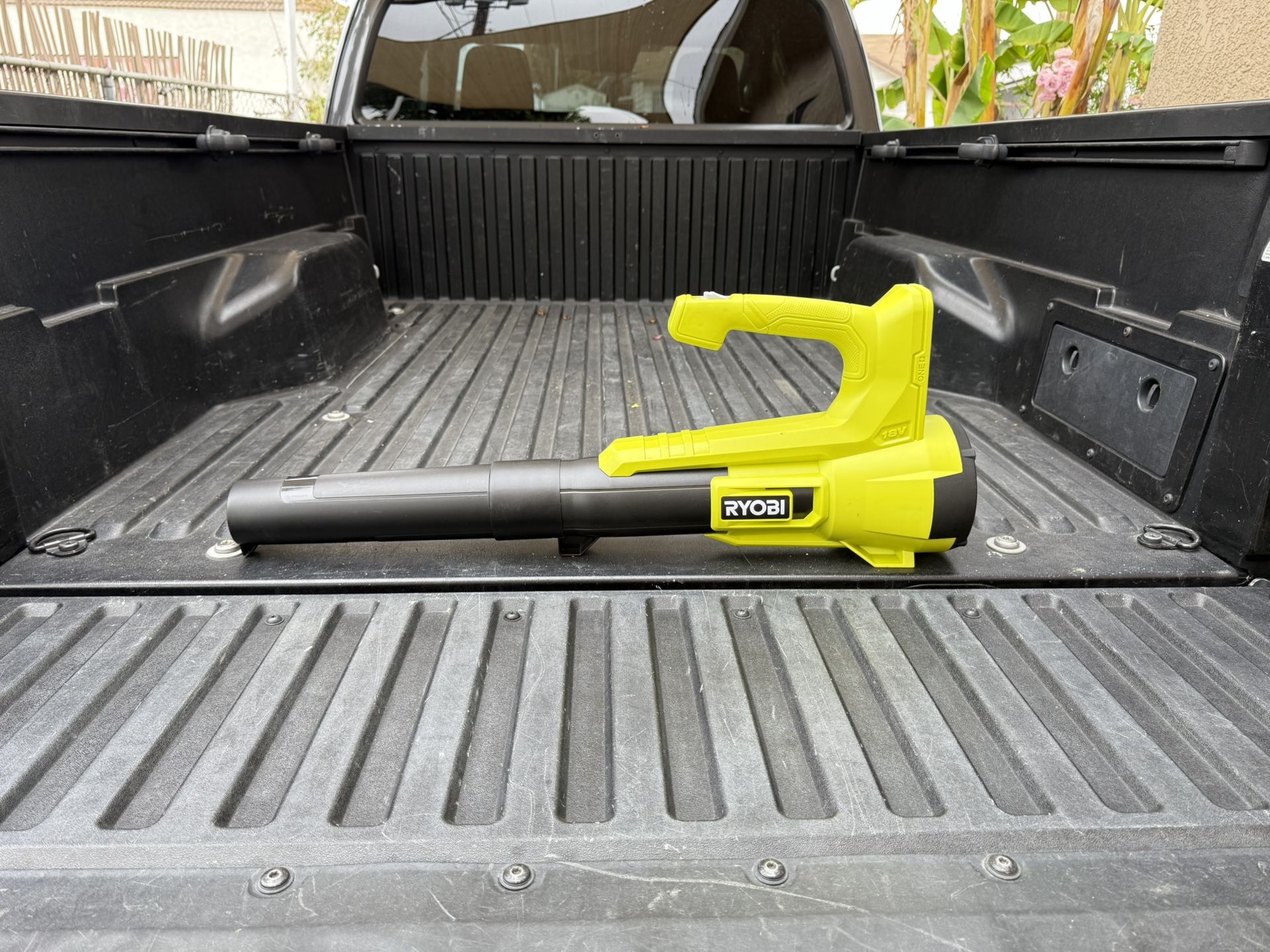 NEW RYOBI ONE+ 18V 90 MPH 250 CFM Cordless Battery Leaf Blower/Sweeper (TOOL ONLY)