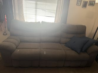 Couch With Working Recliner Chairs And Fold Down Center Seat With Cup Holders