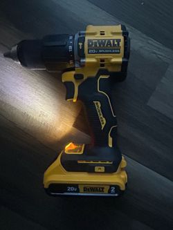 ATOMIC 20-Volt MAX Brushless Cordless 1/2 in. Hammer Drill battery