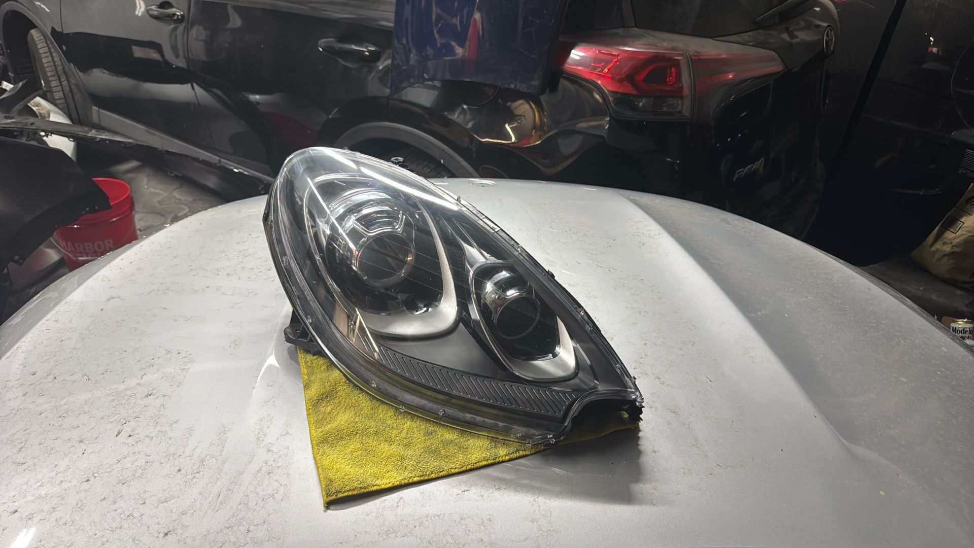 2016 2017 Porche Macan Right Headlight