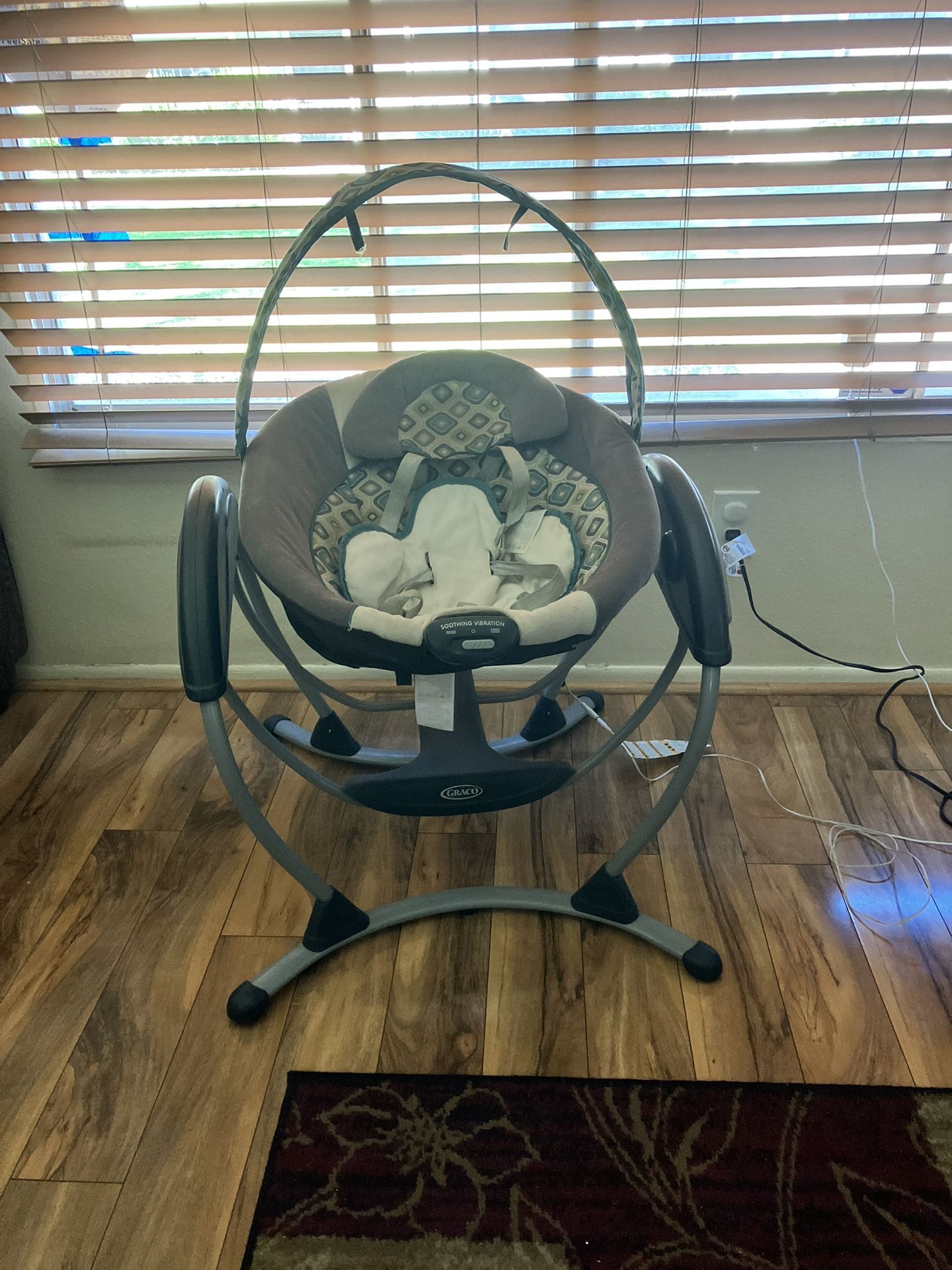 Graco DuetSoothe 2-in-1 Swing and Rocker