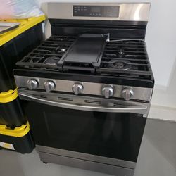 Samsung - 6.0 cu. ft. Freestanding Gas Range with No-Preheat Air Fry & Convection - Stainless Steel