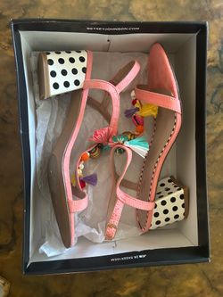 Betsey Johnson Dynah Coral Tassel Block Heel Sandals Size 9.5