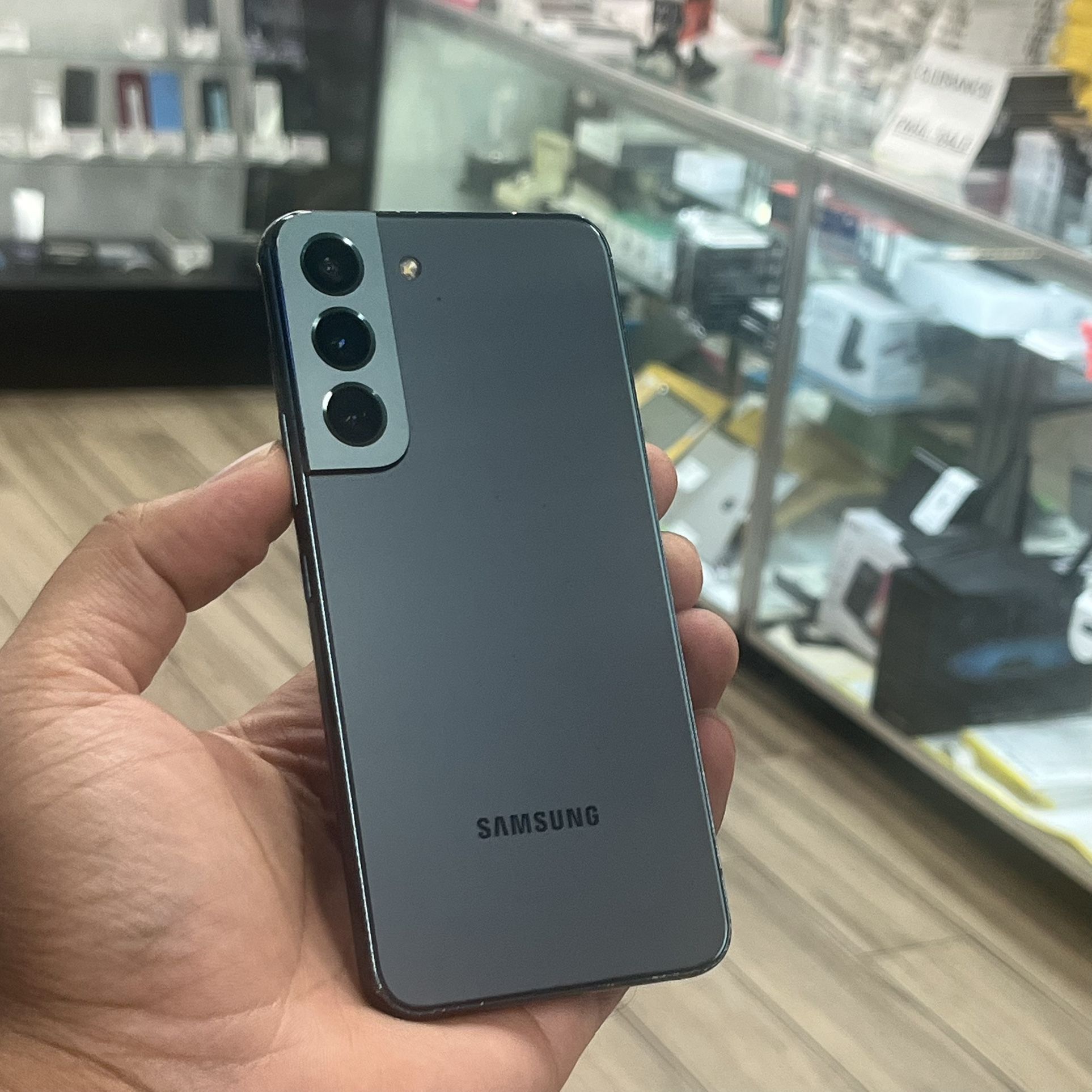 Samsung Galaxy S22 5G 128GB Unlocked