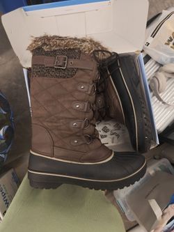Snow boots