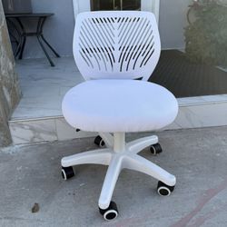 Small White Desk Chair / Office Chair