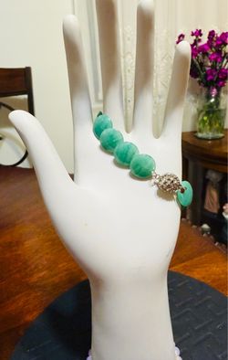 Beautiful Green Jade disc/coin bracelet with rhinestone clasp