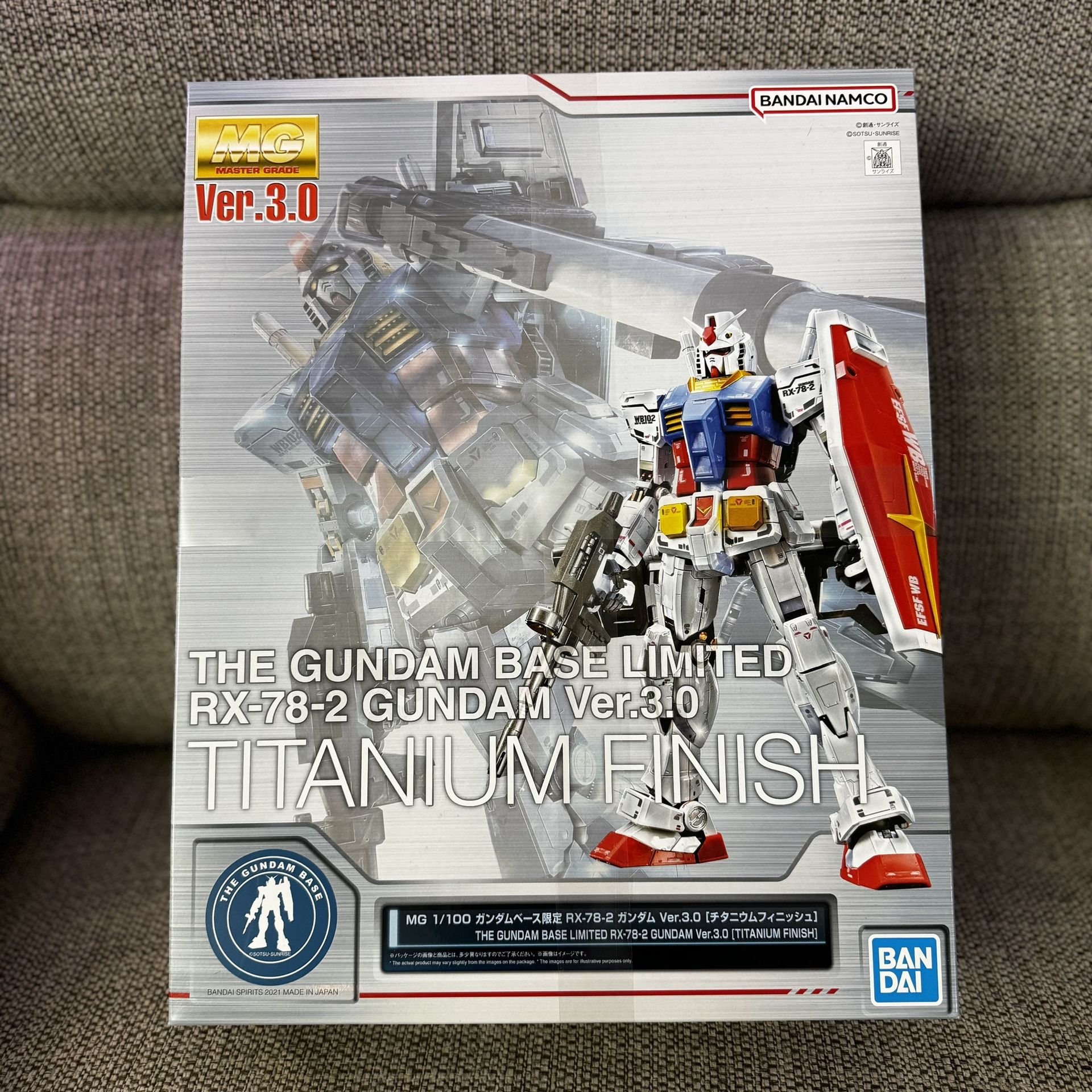[NEW] MG 1/100 Gundam Base Limited RX-78-2 Gundam Ver.3.0 [TITANIUM FINISH]