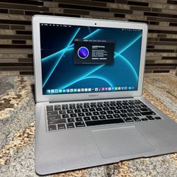 MacBook Air - Early 2015 - 13 Inch - 512 GB SSD - Intel i7 - 8 GB RAM