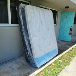 New QUEEN PILLOW TOP MATTRESS and BOX SPRING 2PC