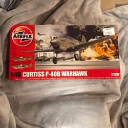 Airfix P-40B Warhawk Plastic model airplane - Complete