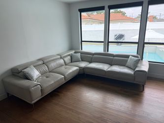 Sectional couch
