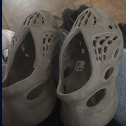 Foam Runner Size 7 Women’s 