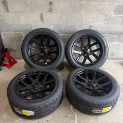 22 inch Dodge RAM 1500 Rims and Tires 5 lugs Brand New