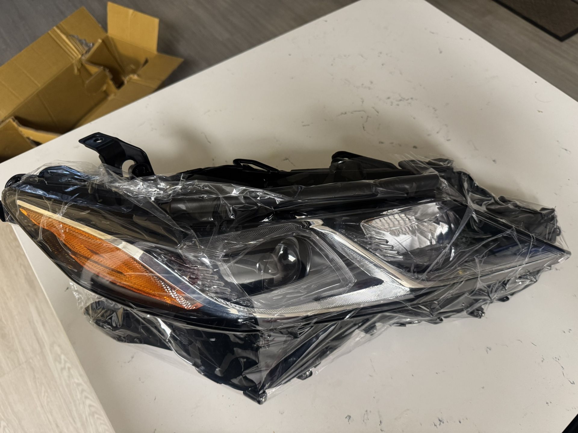 2018 - 2022 Toyota Camry Headlight Passenger Side