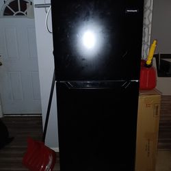 Apartment Size Refrigerator Black Frigidaire 